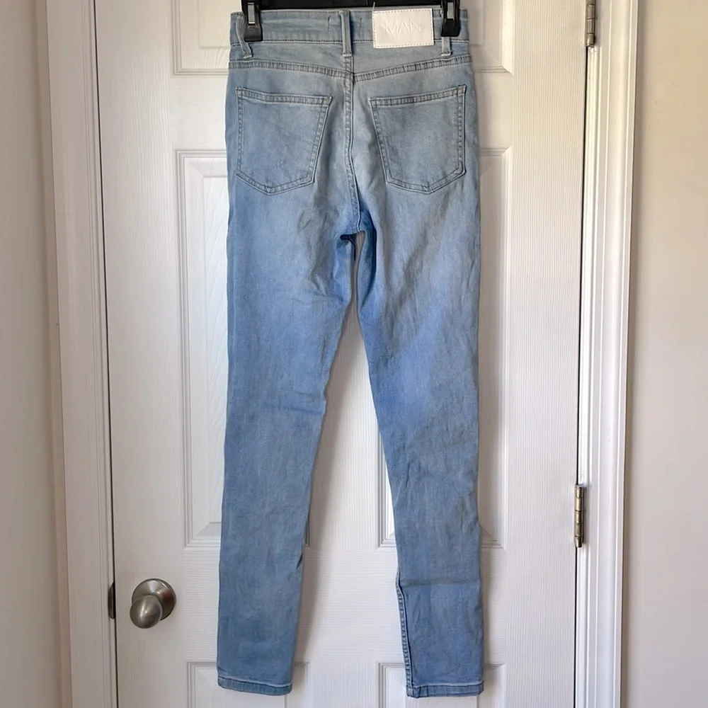 SUPER SKINNY BANDANA RIP AND REPAIR JEANS‎